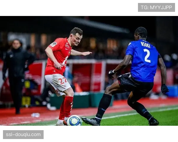 十人布雷斯特1-0摩纳哥，阿若克染红难阻主场爆冷